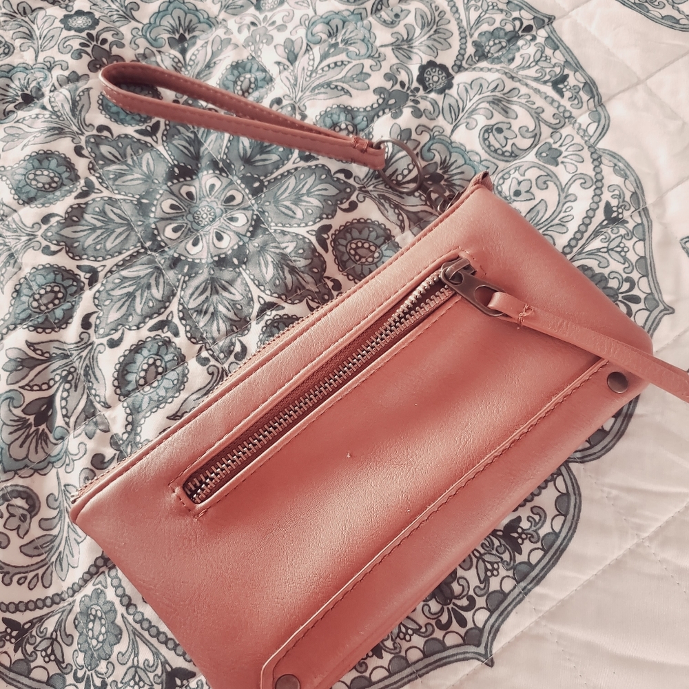 Wristlet universal thread